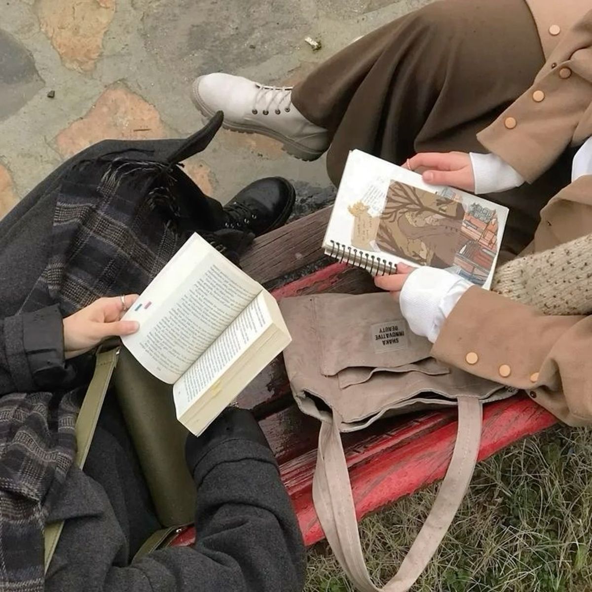 Khi giới trẻ tìm lại những trang sách giấy cũ