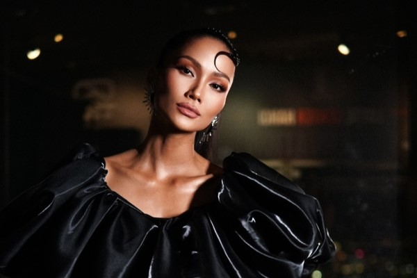 H’Hen Niê chăm chỉ ‘độ body’ cho đêm diễn đặt biệt tại Hà Nội