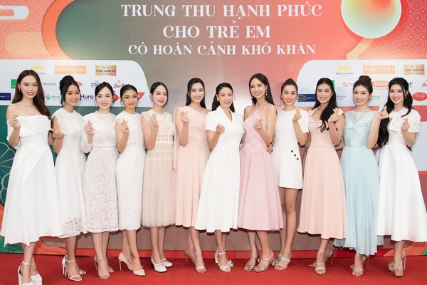 Dàn hoa hậu, á hậu mang Trung thu ấm áp đến trẻ em khó khăn