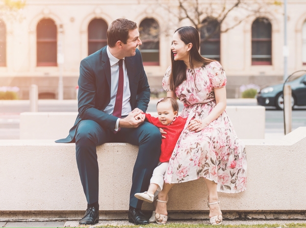 Lan Phương chưa cao đến vai chồng Tây