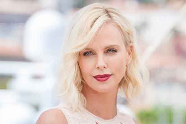 Charlize Theron và 5 bí quyết giữ gìn nét đẹp “không tuổi”