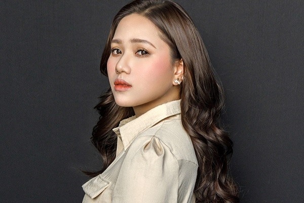 ‘Tí nâu’ Thùy Chi khiến khán giả day dứt đến đau lòng trong MV ‘Hơn em chổ nào’