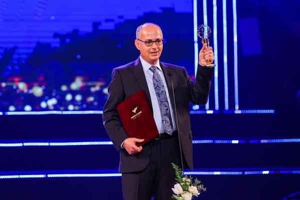 Cha đẻ ‘siêu vật liệu’ lấy nước từ không khí: VinFuture là nguồn động lực lớn lao cho nhà khoa học