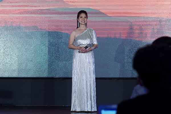 Ca sĩ Hồ Lệ Thu: ‘Thị trường thay đổi mà mình ì ạch một chỗ sẽ bị đào thải ngay’