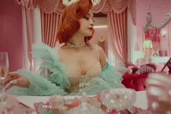 Chi Pu tung MV với hàng loạt phân cảnh khiến người xem ‘đỏ mặt’