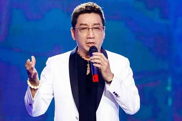 Trường Vũ đưa vợ con về Việt Nam