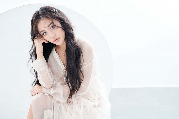 [Phỏng vấn] – Văn Mai Hương: ‘Nhiều khi giàu quá cũng không hạnh phúc’