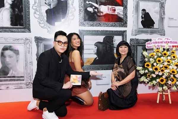 Hứa Kim Tuyền khiến mọi người khóc, cười với album truyền cảm hứng ‘Colours’ 