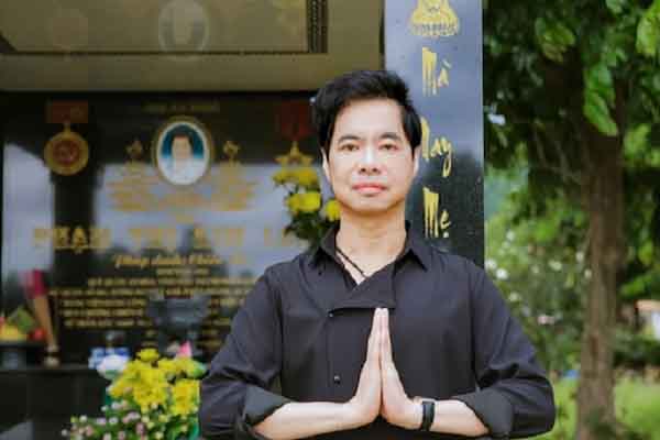 Danh ca Ngọc Sơn thương nhớ mẹ