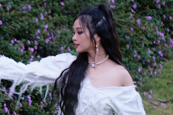 Suni Hạ Linh ‘mạo hiểm’ làm mới hit của Mỹ Tâm với phong cách Halloween 