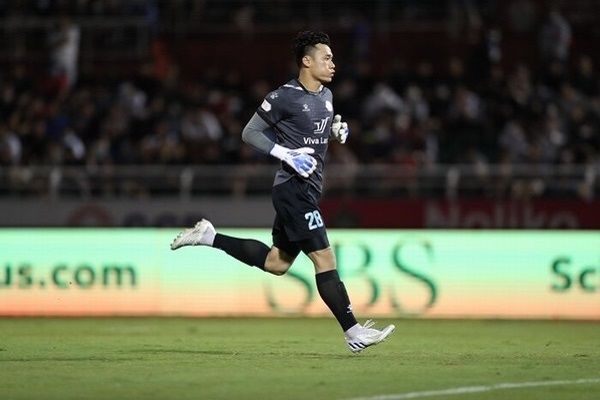 Thủ môn Bùi Tiến Dũng chơi hay sau khi lấy vợ