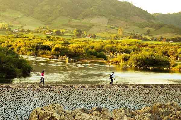 Ngỡ ngàng với nét đẹp nguyên sơ hữu tình của Đập Đồng Cam – Phú Yên