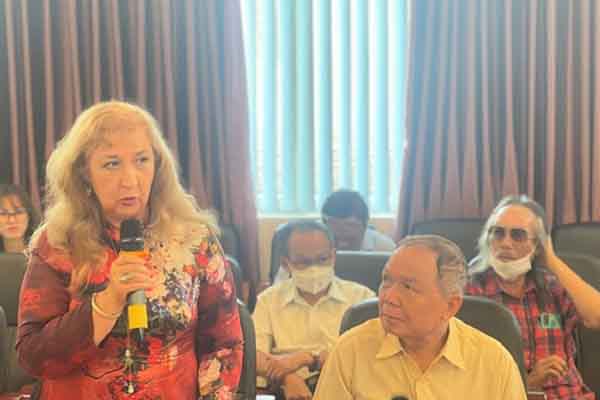 Nhà văn phải dấn thân