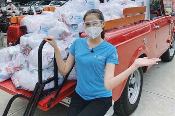 Hoa hậu Đỗ Hà cứu trợ lương thực cho người khuyết tật, người già neo đơn 