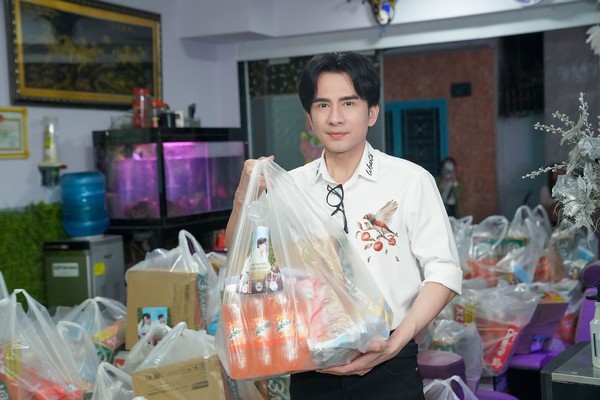 Đan Trường xúc động trước mảnh đời khó khăn khi tết cận kề