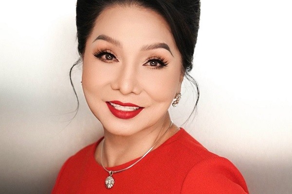 Phong cách ‘ăn gian’ tuổi của nghệ sĩ Bạch Tuyết