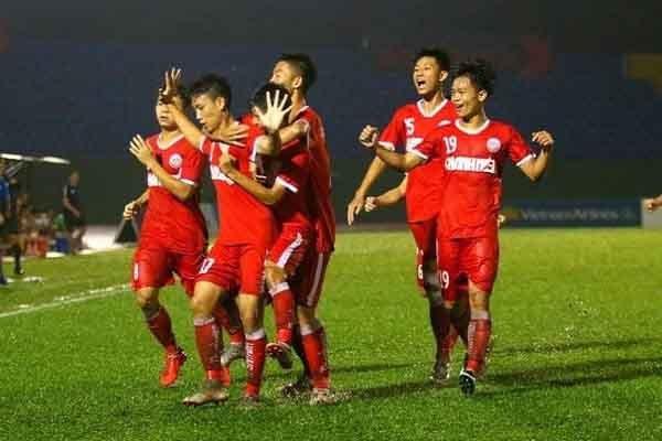 SLNA đại thắng 5-3 trong trận ‘thủy chiến’ với Hà Nội