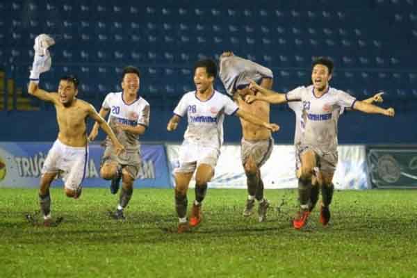 An Giang lội dòng sau cơn mưa vượt Đồng Tháp vào bán kết