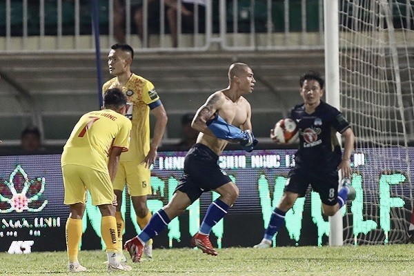 Đinh Thanh Bình: Từ lời khen của HLV Popov đến suất đặc biệt lên đội tuyển Việt Nam