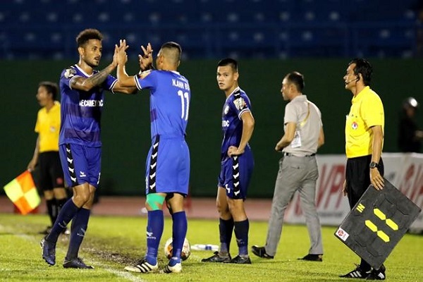 Việt Nam áp dụng mỗi đội thay 5 cầu thủ của FIFA