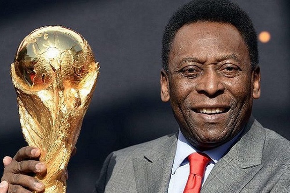 ‘Ronaldo và Messi chiến đấu cho danh hiệu hay nhất mọi thời đại nhưng mãi đứng trên vai Pele’