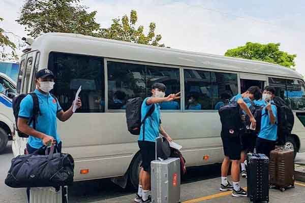 11/19 thành viên của đội U.23 Việt Nam đang trên đường về nước