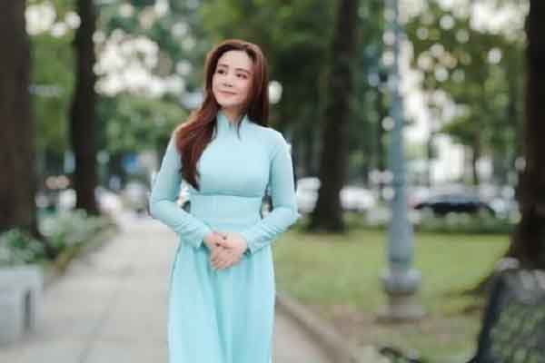 ‘Gái 3 con’ Vy Oanh trở lại với âm nhạc, vóc dáng vẫn như thời son rỗi