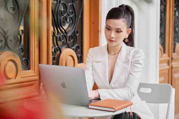 Diện style thời trang công sở, Thu Thủy ghi điểm với phong cách thanh lịch