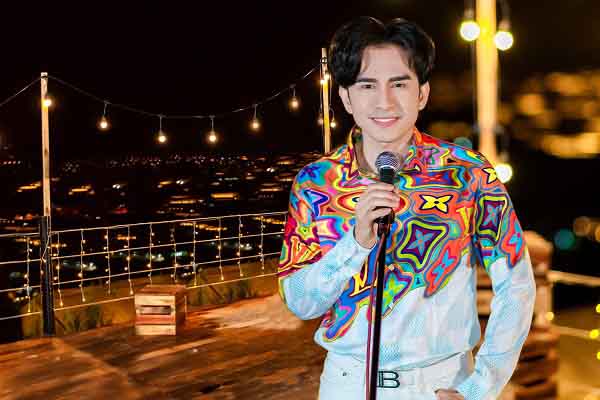 Đan Trường gợi nhớ thời hoàng kim qua loạt ca khúc nhạc Hoa lời Việt