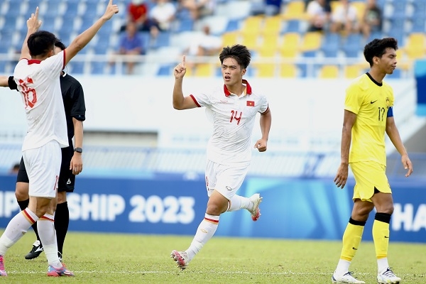 Sao trẻ HAGL khoác áo U.23 Việt Nam nghĩ gì về lối đá ‘rắn’ của U.23 Indonesia?