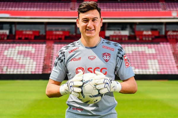 COVID-19 có thể khiến Văn Lâm lỡ cơ hội khoác áo tuyển Việt Nam dự AFF Cup