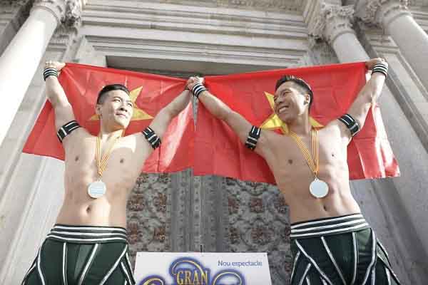 Quốc Cơ – Quốc Nghiệp xác lập kỷ lục Guinness thế giới mới