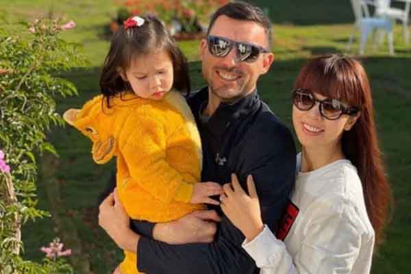 Con gái Hà Anh xinh xắn, được rèn luyện kỹ năng để tiếp nối mẹ?