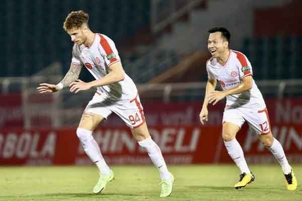 Viettel thoát thua đội bóng cuối bảng