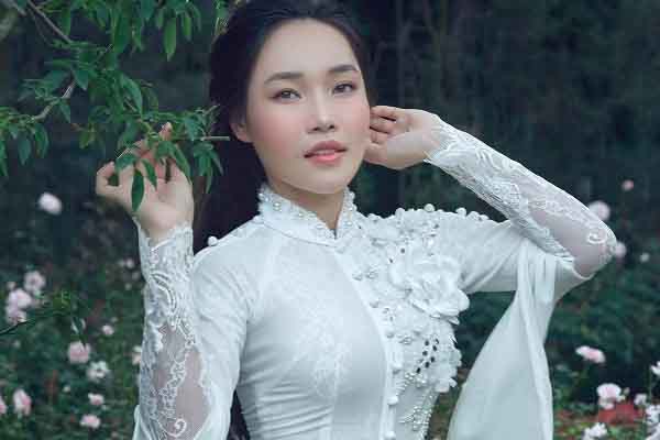 Lý Thu Thảo bỏ dạy học để làm ca sĩ nhưng vẫn bị lãng quên