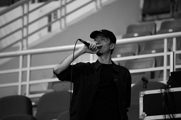 Đen và dàn nghệ sĩ miệt mài tổng duyệt cho ‘Show của Đen’ Hà Nội