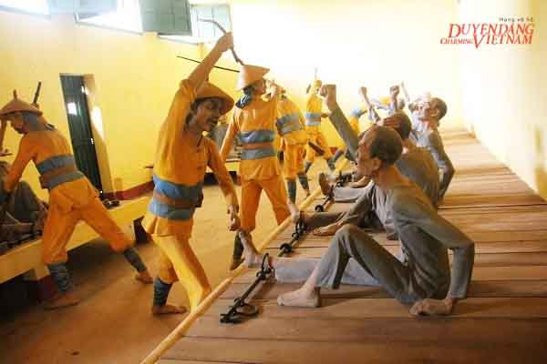 Nhà tù ngày ấy bây giờ có hoa