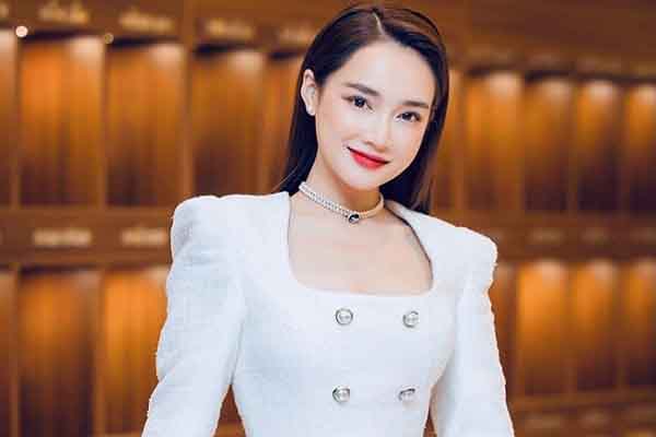 Nhan sắc rạng ngời của Nhã Phương ở tuổi 32