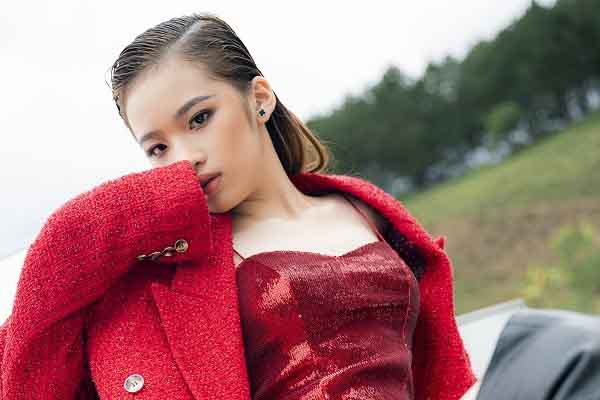 Mẫu nhí Bảo Hà làm vedette trên sàn catwalk 200m ở Đà Lạt