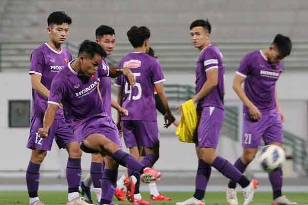 Tân đội trưởng U.23 Việt Nam Bùi Hoàng Việt Anh tâm sự gì với HLV Gong Oh-kyun?