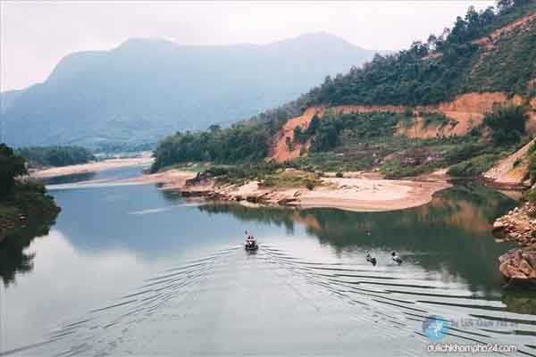 Huỳnh Minh Tâm, thơ và những cuộc reo vui ngôn từ