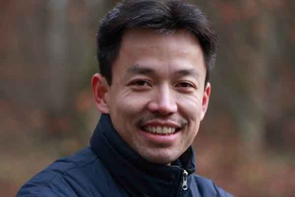 Tập thơ ‘Hoa ban mai’: cầu nối văn học Việt Nam – Ba Lan