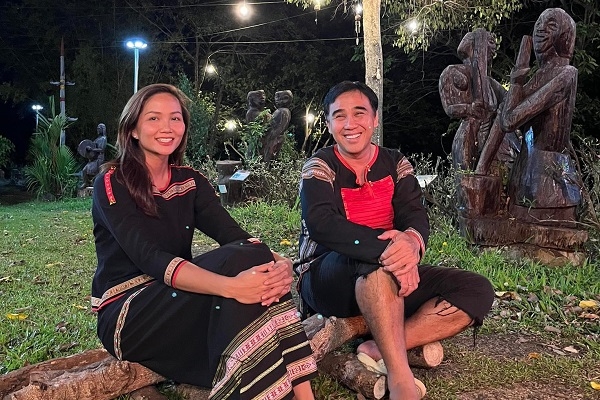 H’Hen Niê rạng rỡ trong trang phục đồng bào Ê-đê, chia sẻ về tuổi thơ ‘dữ dội’