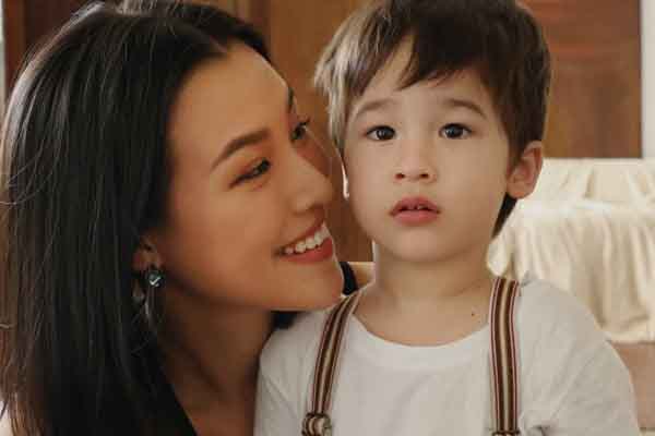 MC Hoàng Oanh hạnh phúc bên con trai ‘soái ca nhí’ của mình