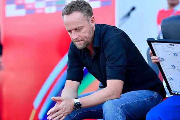 HLV Mano Polking bất ngờ xuống nước với LĐBĐ Uzbekistan sau sự cố của tuyển Thái Lan