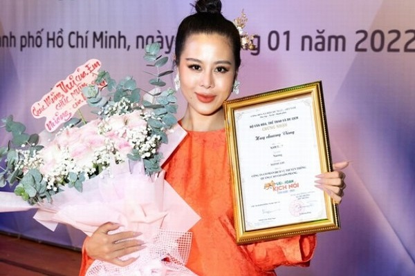 Nam Thư: ‘Tôi mê diễn kịch dù cát-xê vài trăm nghìn’