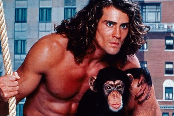 Vợ chồng tài tử ‘Tarzan’ tử nạn vì máy bay rơi xuống hồ