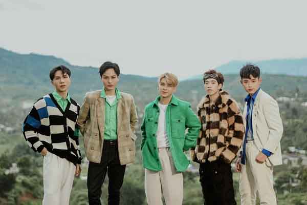 Các tân binh ‘Vote For Five’ làm sống lại cảm xúc của bộ phim ‘Chàng trai năm ấy’