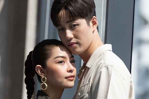 Tor Thanapob lần đầu nên duyên với Plengkwan Nattaya trong phim ‘Bẫy thương trường’ 