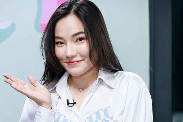 Áp lực đến bật khóc của vũ công Lý Phương Châu khi có con ở tuổi 21